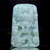 珍珠林~真材實料~特請老師傅精心雕製.A貨緬甸糯種豆青紫羅蘭翠玉~正面威攝龍顏 火虯騰龍玉牌掛件#663