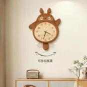 威吉優品 掛鐘 擺鐘 鬧鐘 掛鐘表 龍貓原木風掛鐘裝飾畫餐廳新款原木風裝飾畫鐘表客廳時鐘掛墻