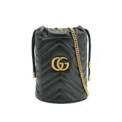 Gucci 古馳 GG Marmont 牛皮金鍊斜背迷你水桶包(575163-黑)