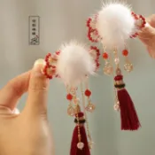新品上新❤春節兒童髮飾  紅色髮夾  古風漢服髮飾夾子  頭飾髮夾   拜年紅色可愛毛球邊夾  森系仙美流蘇穗子