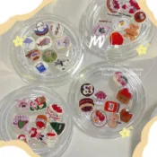 現貨｜ 可愛童趣 美甲飾品 彩色小飾品 迷你動物 立體 穿戴甲素材 企鵝 小狗 草莓 小花 水果 聖誕節 蛋糕 小熊
