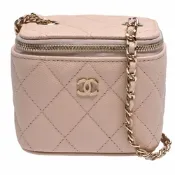 CHANEL香奈兒 經典雙C LOGO菱格粒紋牛皮金屬鍊帶斜背化妝包(迷你-粉膚色)