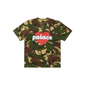 (店+)P24EVES004 PALACE PALACE x EVISU 聯名款 聯名款 3.0 SS23 迷彩Logo愛心印花短袖T恤 男女同款