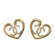 CHANEL 經典鏤空大愛心雙C LOGO造型穿式耳環(金黃色)