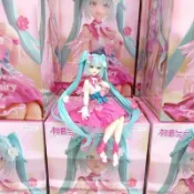 ✨臺灣發貨✨MIKU 波斯菊花仙子初音未來miku精靈壓泡麪景品手辦擺件