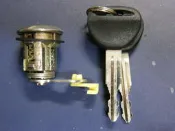 豐田 TOYOTA TERCEL 車門鎖仁 車門鎖匙 另有其它各車系鎖仁,引擎鎖,全台鎖,後蓋鎖仁,六角鎖,引擎,底盤各部零件 歡迎詢問