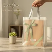 伯樂客咖啡〈靜謐系列〉上掀禮物盒組(含紙盒/提袋/緞帶) 高級緞帶&PVC霧化提袋 耳掛/咖啡豆包裝盒