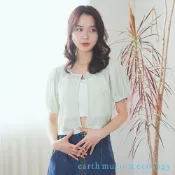 earth music&ecology 鏤空鉤花刺繡泡泡袖開襟罩衫上衣(01000523800)