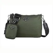 【PRADA 普拉達】PRADA Re-Nylon+Saffiano簡約三角鐵牌LOGO再生尼龍/防刮牛皮拉鍊斜背包(軍綠)
