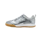 (店+)【NIKE 耐吉】II7084-001 NikeGato系列 LV8 經典百搭GS 低幫 兒童足球鞋 銀色 兒童款 nike童鞋 大童運動鞋 小童運動鞋 童鞋