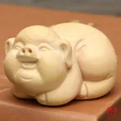 銀聯網日用品生活館 楠溪匠心黃楊木雕動物小豬擺件十二生肖茶寵福氣豬手把件車內飾品1入