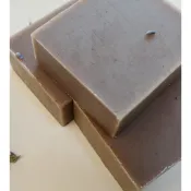 果實工作室︱複方草本精油皂︱紫檀黑鹽深層淨化鹽皂︱細緻泡沫帶走多餘油脂與髒汙︱天然精油手工皂