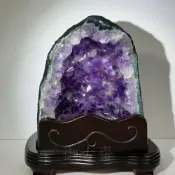 (店+)【御古齋】天然巴西 紫水晶洞 紫水晶 紫晶洞 聚財聚氣 招貴人迎福源 強磁場 鎮宅化煞 風水開運擺件 060407