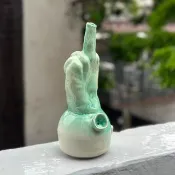酷酷的中指水煙壺擺件