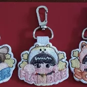 客製化 鑰匙扣 鑰匙圈吊飾 掛鑰匙 鑰匙 掛鑰匙 刺繡鑰匙扣 訂製 Q版卡通周邊logo定做 應援包包吊飾掛飾飄帶姓名條