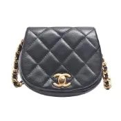 CHANEL 經典雙C LOGO菱格紋羊皮鏈帶迷你馬鞍包/斜背包(黑色)