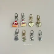 𝗻𝗲𝘆𝗾𝗾𝘂_｜現貨｜可以打開的愛心吊飾 愛心相框 蛋糕吊飾 耳機殼吊飾 愛心 草莓蛋糕