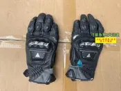 【量大可優惠】尼斯Dainese 4 stroke evo鈦合金手 S碼 沒戴過幾次 車賣了用不上了 1300在專賣