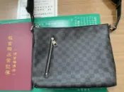 Louis Vuitton  黑棋盤格紋斜背包(名星當舖流當商品)