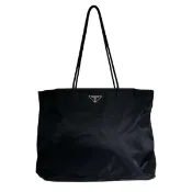 【DOKODEMO】Prada 三角形 Logo 輕量 A4 尺寸托特包

PRADA 黑色 [二手]