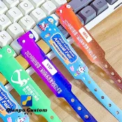➹┱客製化 手環 手腕帶 一次性PVC手環 定製手腕帶 酒吧音樂節兒童樂園遊樂場入場按扣手帶 千普訂製