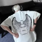 (店+)【B1 地下室】情侶裝 短袖上衣 美式街頭天使翅膀文字印花短袖T恤 寬鬆 五分袖 衣服 男裝 大尺碼5XL男裝 NL624184(短袖上衣 潮流 天使惡魔 男生短T)