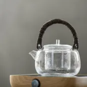 臻選時刻 【天然藤編提樑】玻璃煮茶壺 電陶爐 燒水壺 耐熱玻璃壺 功夫茶具 泡茶壺 茶道配件 手工編織 防燙提樑 高硼矽玻璃 明火可用 復古雅緻