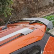 新貨優選汽車通用尾翼兩廂休旅車麵包車運動款碳縴紋路金屬烤漆免打孔飛機翼鴨尾 壓尾 定風翼 通用尾翼