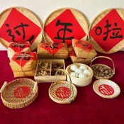 【吾家有喜】年代感復古新年全家福兒童拍照道具春節裝飾懷舊禮盒竹編筐籃擺件 臺灣出貨