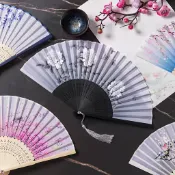 【台灣現貨⚡隔日到貨】扇子 手扇 古風 絹布 折扇舞蹈扇團扇旗袍日式客製古典扇 中國風白花喜蝶折疊扇子 摺疊扇 絹扇 竹