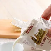 協貿國際日用品生活館 日本進口盒裝牛奶盒封口夾果汁飲料盒包裝密封夾食品保鮮封口神器