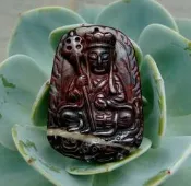 天然特優三江雞血石精雕地藏王菩薩玉墜/稀有珍藏品便宜出清788元，只有一件