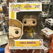 -傑卡玩具- 《美國正版現貨附殼》Funko pop 217 NBA 洛杉磯湖人隊 Luka Doncic 黃球衣#公仔