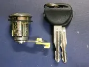 豐田 TOYOTA TERCEL 車門鎖仁 車門鎖匙 另有其它各車系鎖仁,引擎鎖,全台鎖,後蓋鎖仁,六角鎖 歡迎詢問