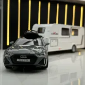 (店+)眾源興合金車模1比32奧迪RS6拖掛房車聲光滑行玩具車音樂模型擺件