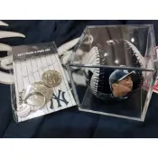 【小群收藏家】🔥田中將大-神之子-MLB洋基隊親筆簽名球和鑰匙圈(附收藏箱)-和王建民同隊