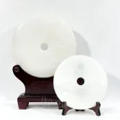 【御古齋】精選 天然 義大利 白玉 平安扣 質潤沁透 圓滿平安 平安如意 招福擋煞 風水開運擺件 附座 0806