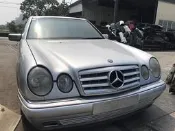 W210賓士320零件車拆賣.賓士材料車.全車都拆