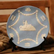 《隱世洋行》英國Wedgwood Jasper 經典年度浮雕盤2004