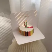 良梧【現貨速發】生日蛋糕3D立體賀卡ins高級感創意折疊紙雕祝福卡片禮物 3D立體卡片 立體生日卡片 生日蛋糕卡片