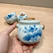 古瓷堂日本回流瓷器 日本回流 有田燒幸山窯青花手繪茶壺套組 純手繪荷花釉下彩 寶瓶茶杯組 送禮自用 茶具套裝 手繪陶瓷 品茗杯 日本瓷器
