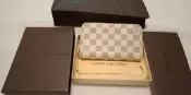 LV N60029 白棋盤格拉鍊十卡中夾 台中新光三越購買 附購買證明  原價25500