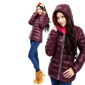 (店+)【戶外趣】女款歐規極地水鳥羽絨JIS90/10 Extra輕量連帽羽絨外套(PL-1602 暗紅)