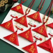 協貿國際日用品生活11館 免縫刺繡三角符袋福袋本命年平安護身符袋端午節收納防水香包空袋