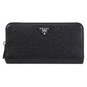 【PRADA 普拉達】簡約三角LOGO荔枝皮革拉鍊發財零錢長夾(黑)