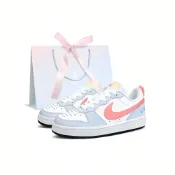 (店+)【NIKE 耐吉】BQ5448-108 Nike Court Borough 海鹽桃桃 特殊禮袋 夏日清新 女朋友 甜美少女 運動透氣 休閒百搭 畢業季 馬卡龍 低幫 板鞋 女 白藍粉