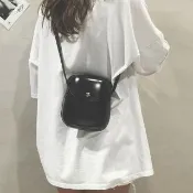 【LEESA】馬鞍包\ins包包\硬殼包\側背小包\包包女\側背包\韓國小包\皮革包包\兒童小包包\ 