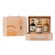 (店+)【菇王】四入組禮盒-素食炸醬240g+素香菇沙茶醬240g+味噌高湯300ml+梅子醬油露300ml(年節/伴手禮/春節送禮/送禮推薦/素食)
