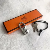 【VintageShop solo 日本直送中古包專賣店】HERMES 愛馬仕 鑰匙 鎖頭 吊鎖 銀色 vintage 古著 經典 un7e4i