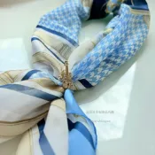 (店+)【Awayuki】3WAY優雅飾品 日本製 絲巾環(小提琴) 胸針 眼鏡扣 飾品 水鑽 可愛 優雅 衣服配件 絲巾 9090